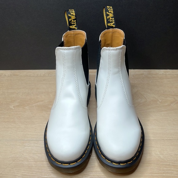 DR MARTENS 2976 YELLOW STITCH SMOOTH LEATHER CHELSEA BOOTS WHITE SIZE 7 US - Picture 4 of 11